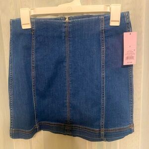 Short blue jean skirt